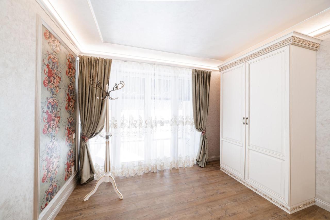 Vip Apartment On Duhnovicha Street .Free Parking. Oujhorod Extérieur photo