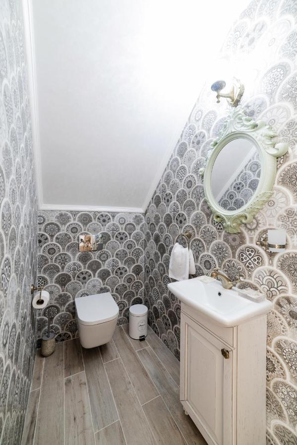 Vip Apartment On Duhnovicha Street .Free Parking. Oujhorod Extérieur photo